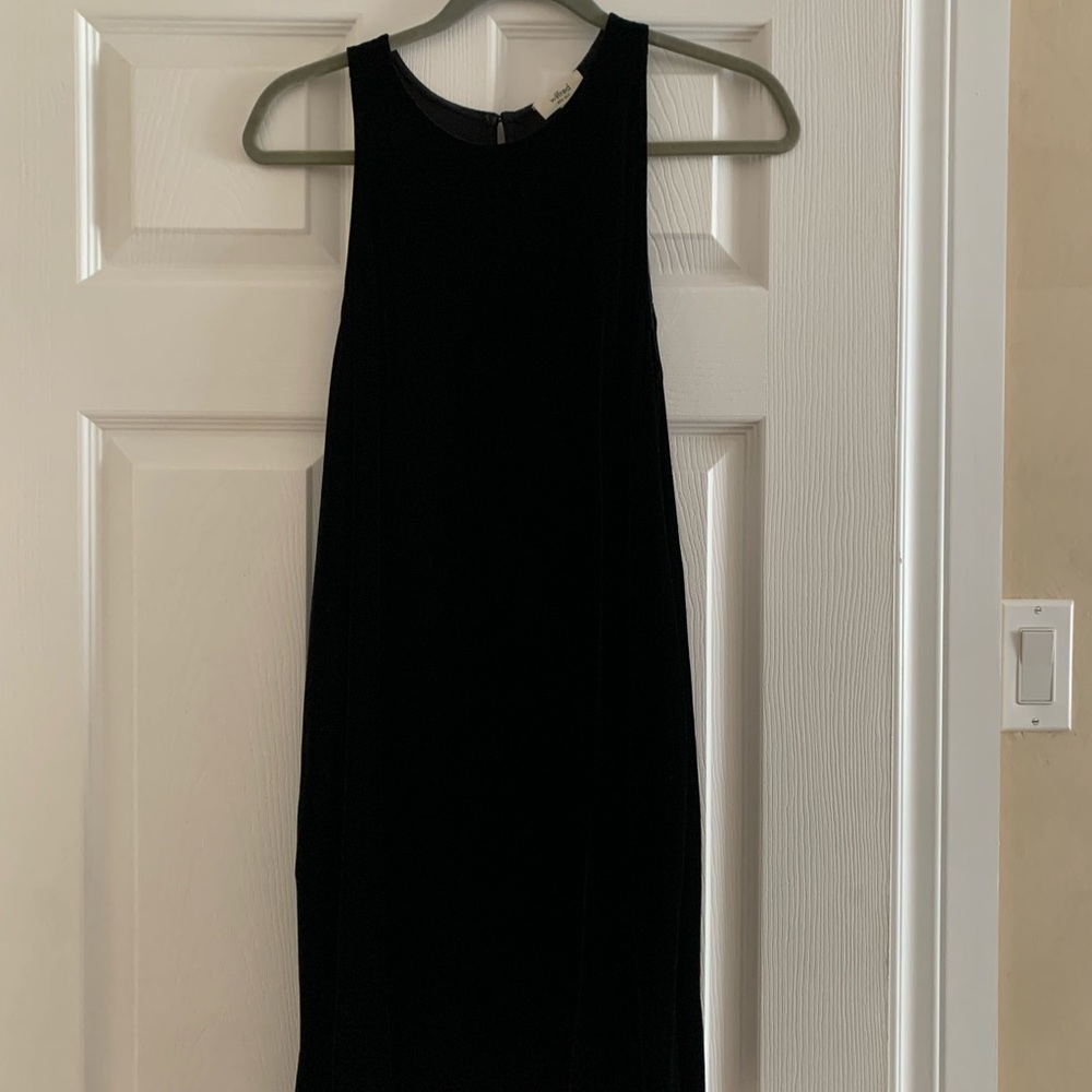 Wilfred Black Sleeveless Midi Dress